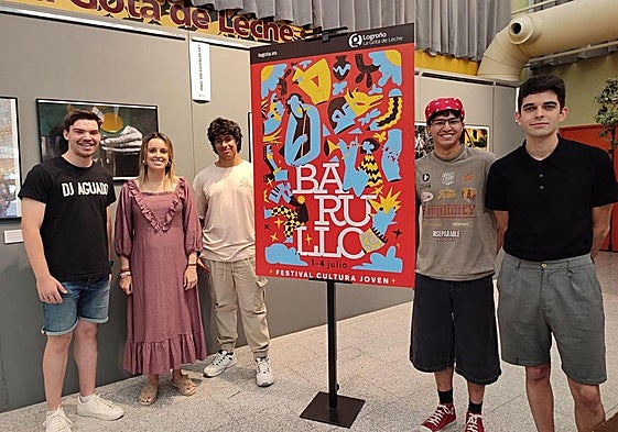 La edil Laura Lázaro con los artistas Víctor DJ, Alejandro Ureña, Moisés Espinoza y David Schuber.