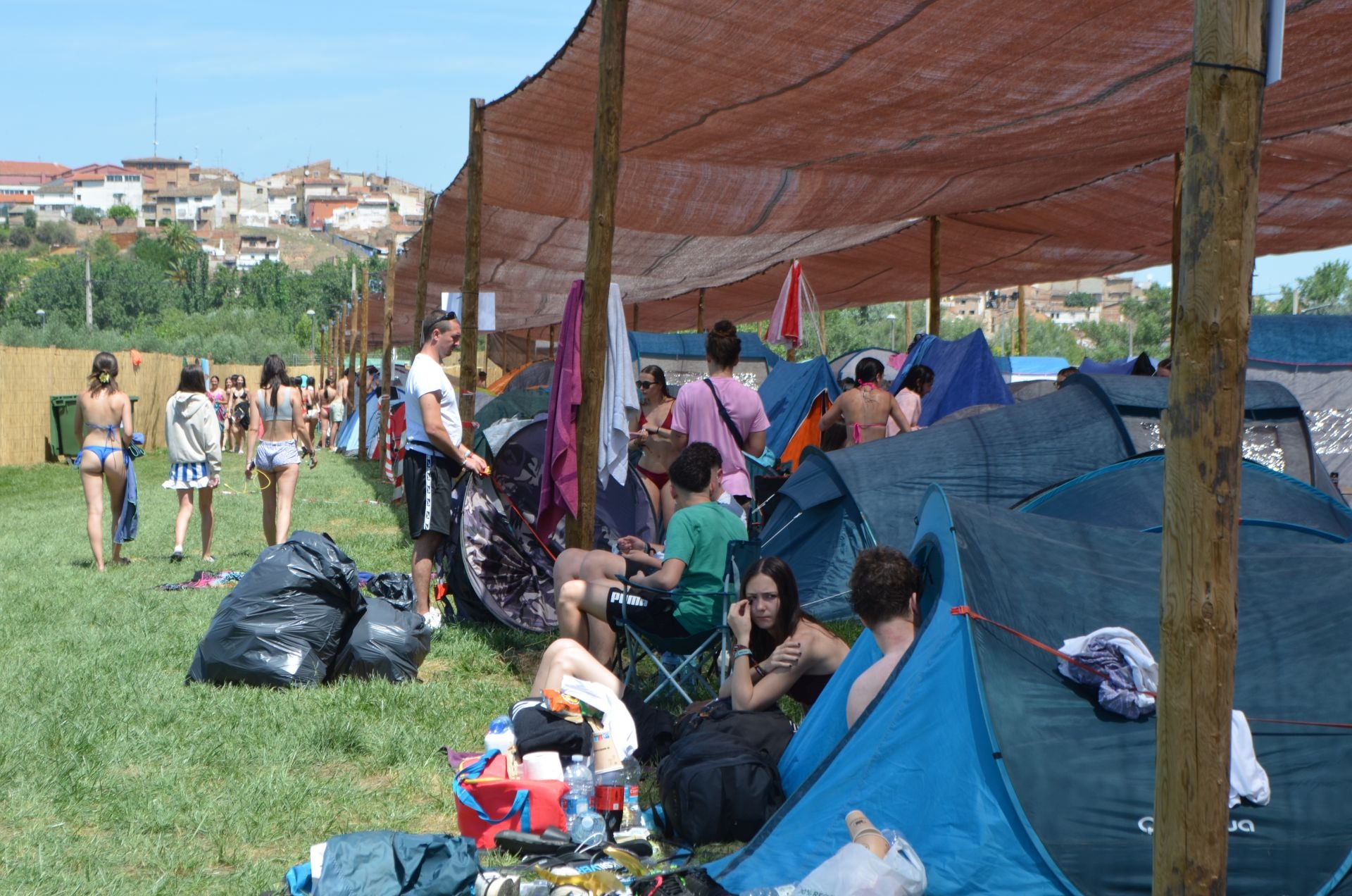 La acampada de los &#039;holikers&#039;