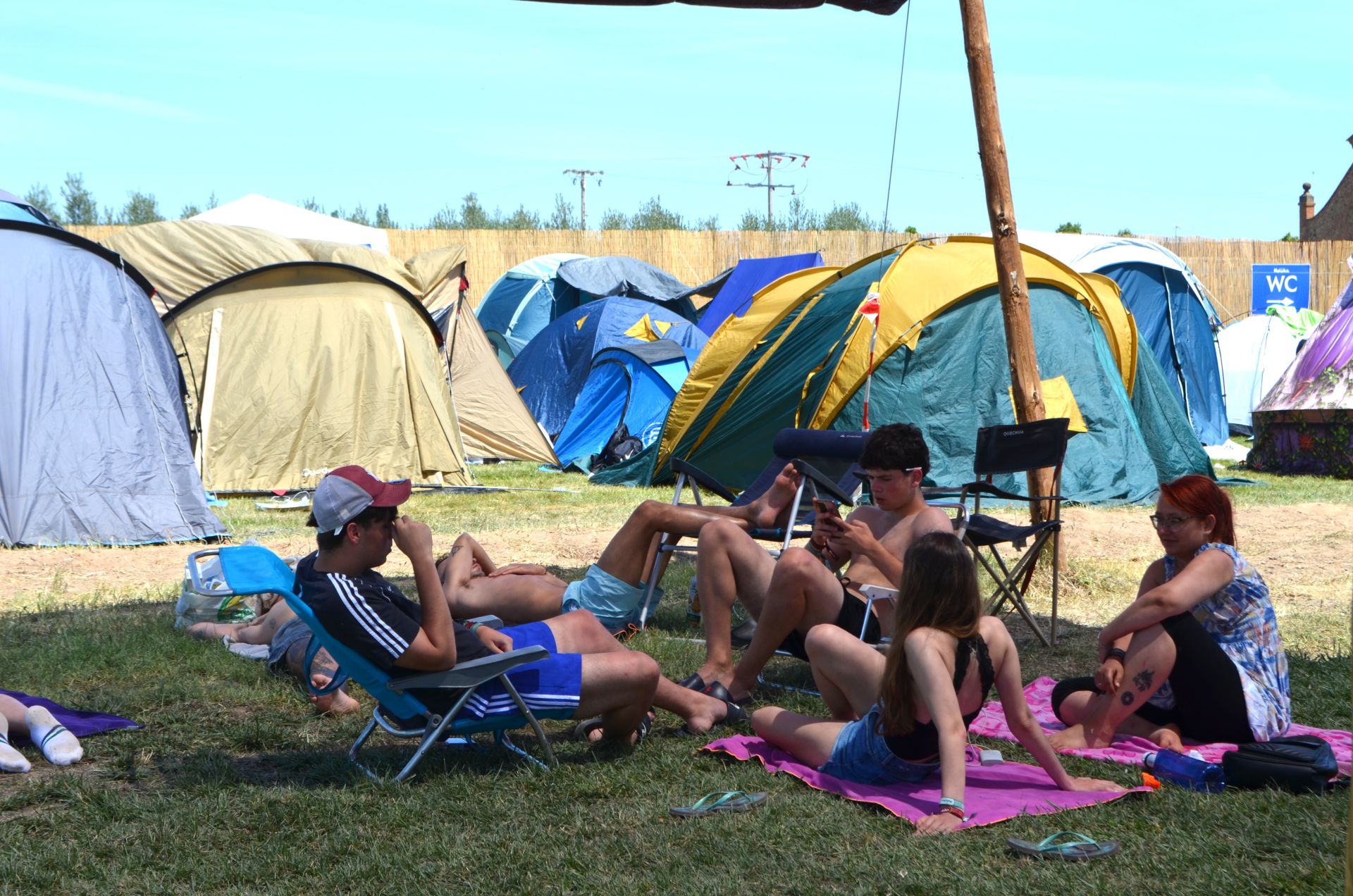 La acampada de los &#039;holikers&#039;