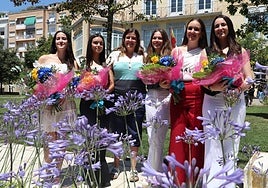 Marta Núñez, a nuestra derecha, junto a la edil y sus compañeras.