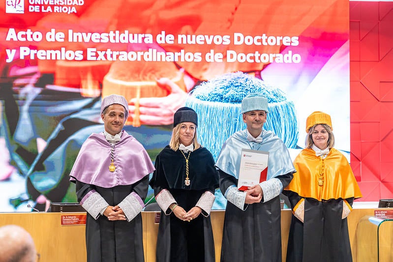 Las imágenes del acto de investidura de nuevos doctores en la UR