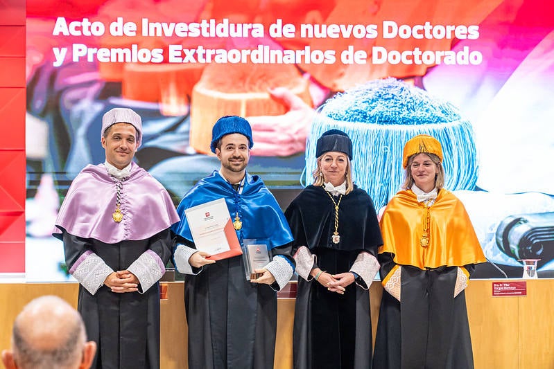 Las imágenes del acto de investidura de nuevos doctores en la UR