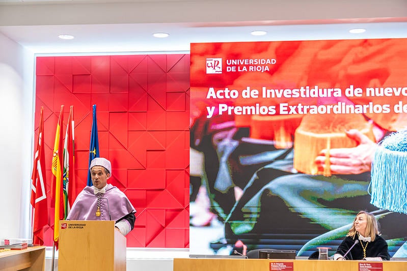 Las imágenes del acto de investidura de nuevos doctores en la UR