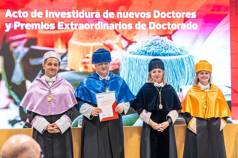 Las imágenes del acto de investidura de nuevos doctores en la UR