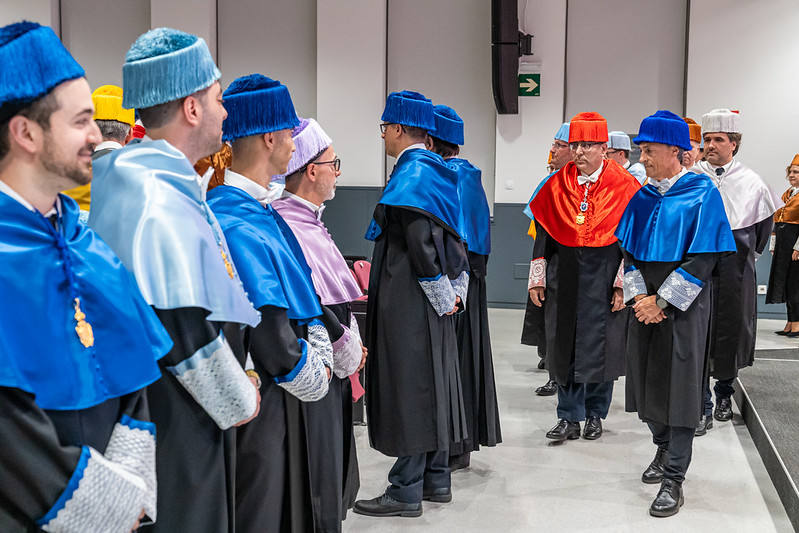 Las imágenes del acto de investidura de nuevos doctores en la UR