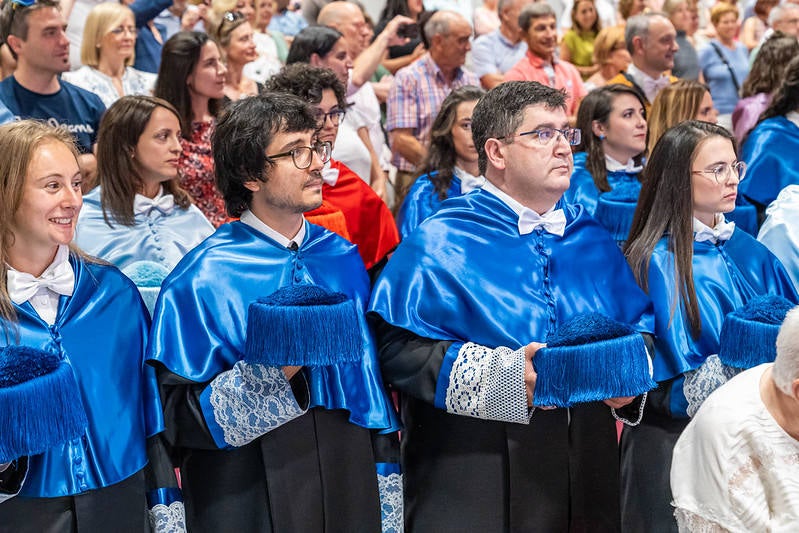 Las imágenes del acto de investidura de nuevos doctores en la UR