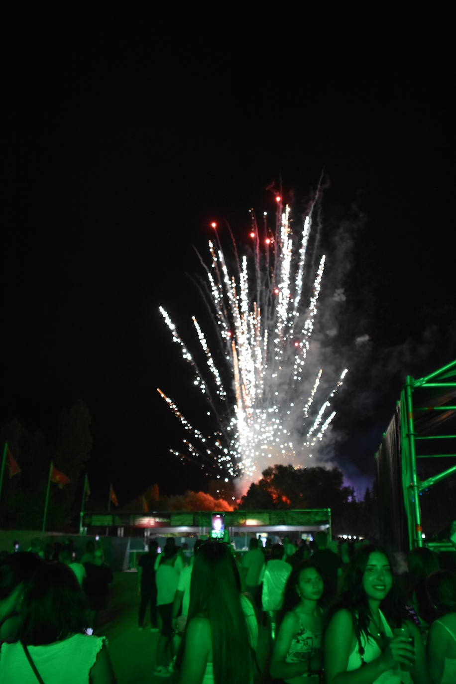 Duki, Timmy Trumpet y fuegos artificiales en el festival Holika