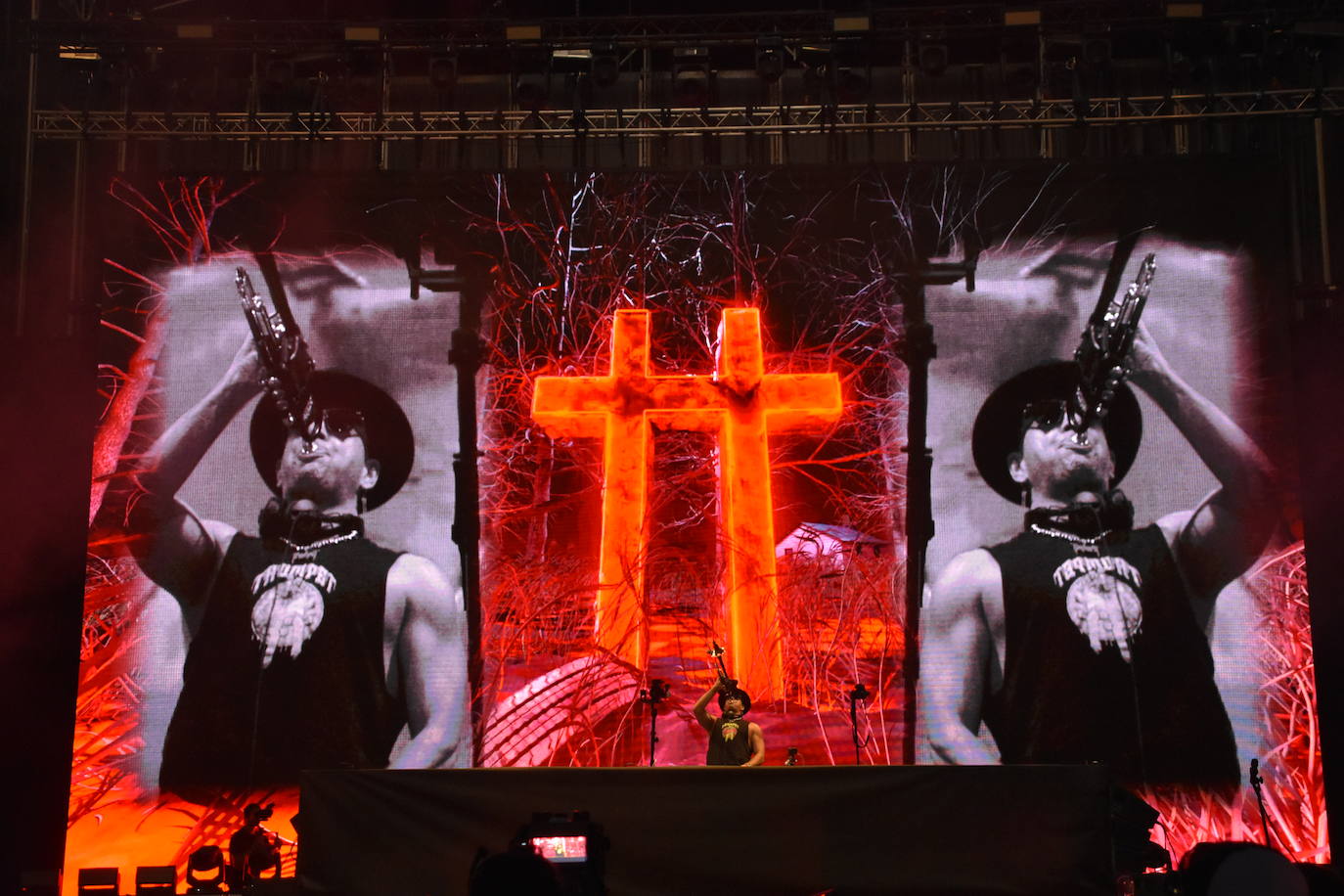 Duki, Timmy Trumpet y fuegos artificiales en el festival Holika