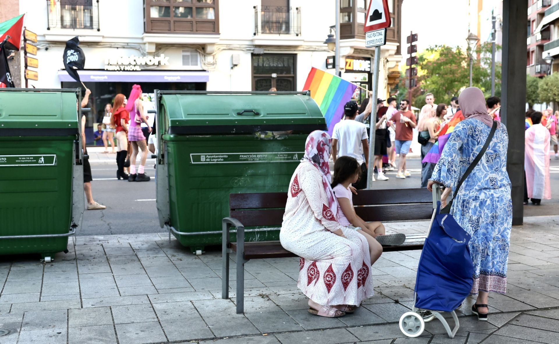 El colectivo LGTBIQ+ saca el Orgullo en las calles de Logroño