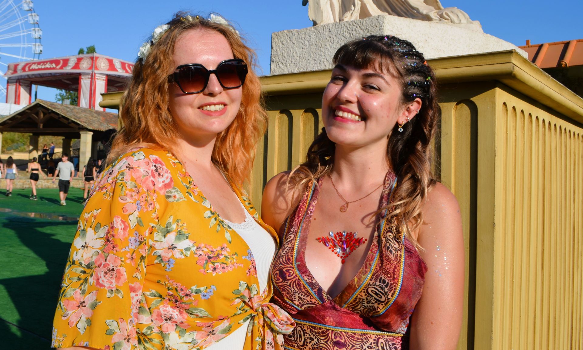 Sombreros, abanicos... y muchas ganas de pasarlo bien en Holika