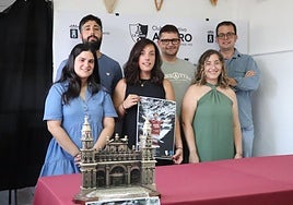 La directiva, con Cristina Landín, su presidenta, a la derecha.