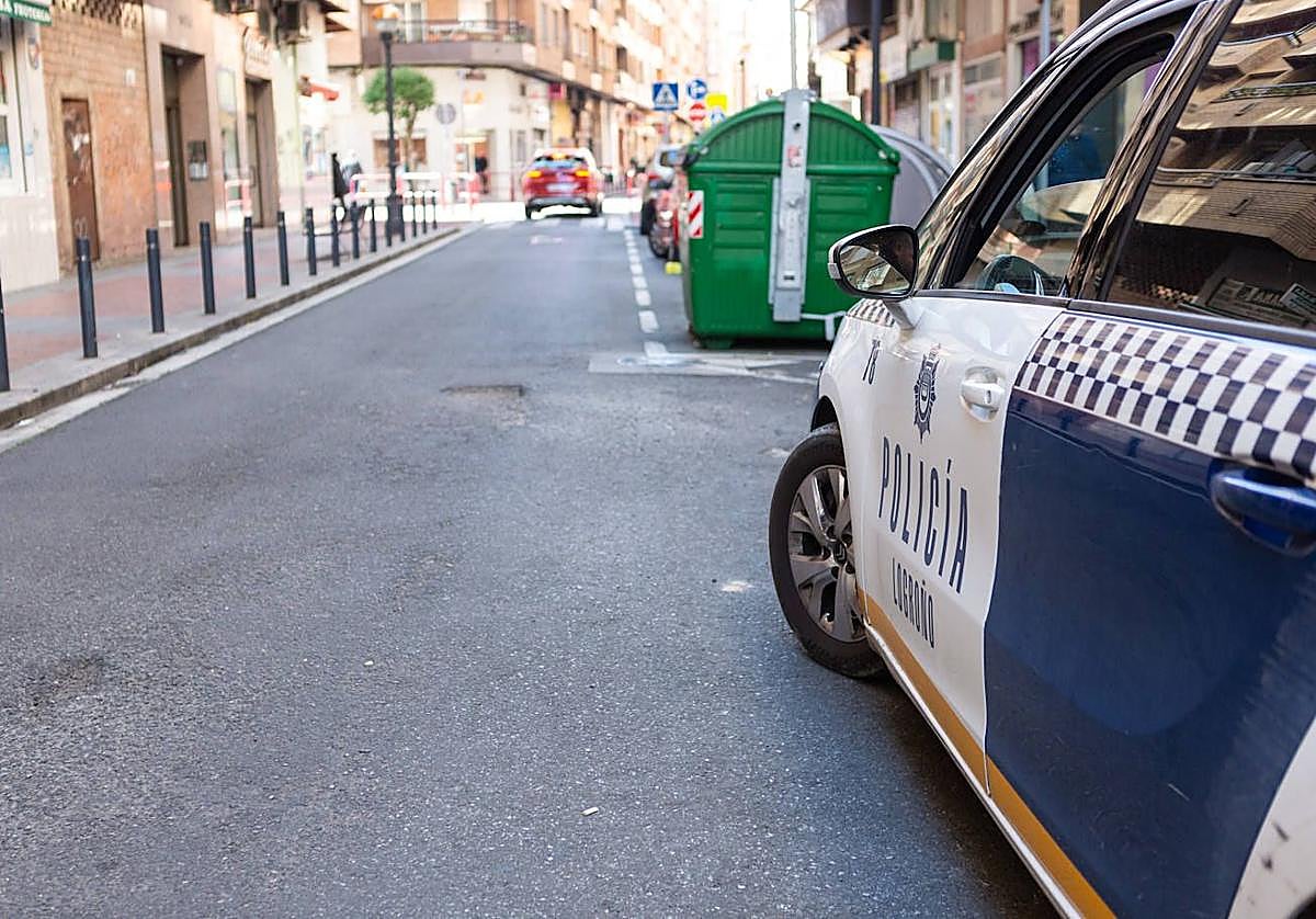 Una patrulla de la Policía Local de Logroño, en una imagen de archivo.