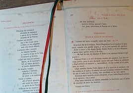 El Evangelio de la iglesia de Cabezón, con la huella impresa.