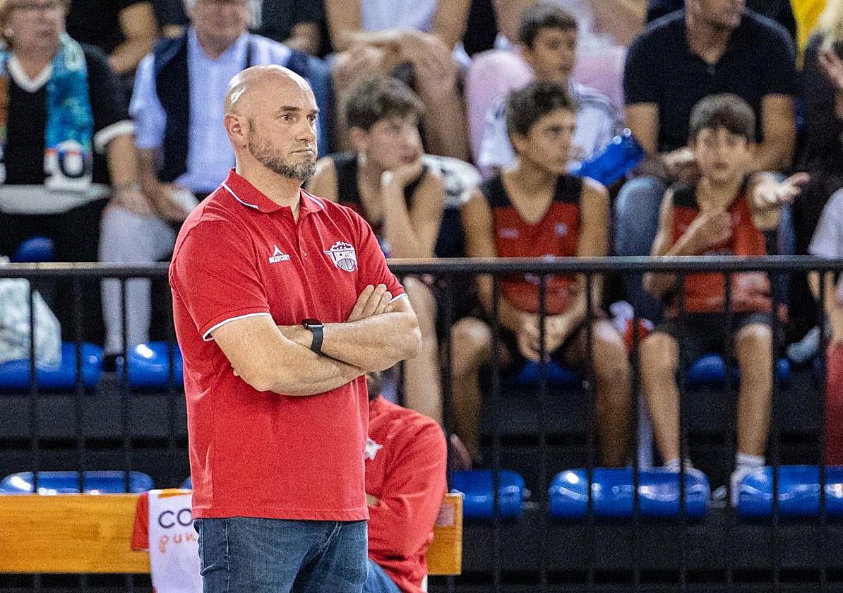 Nacho Arbués, entrenador del Logrobasket.