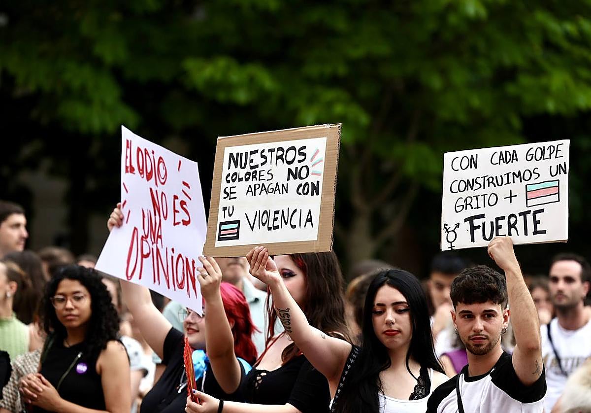 Concentración en Logroño contra las agresiones homófobas: «Nos atacan porque no nos escondemos»