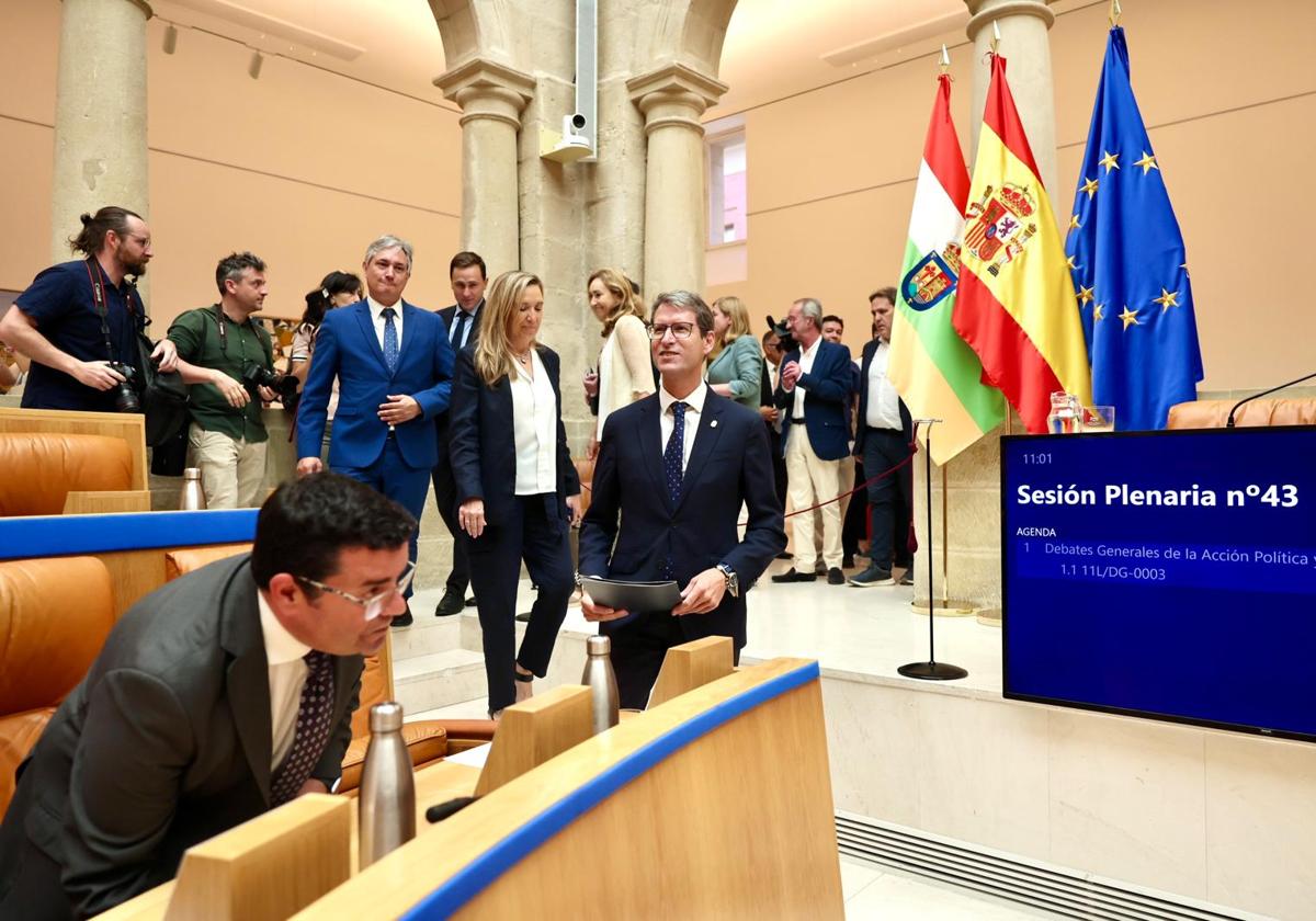 Capellán, a su llegada al hemiciclo del Parlamento.
