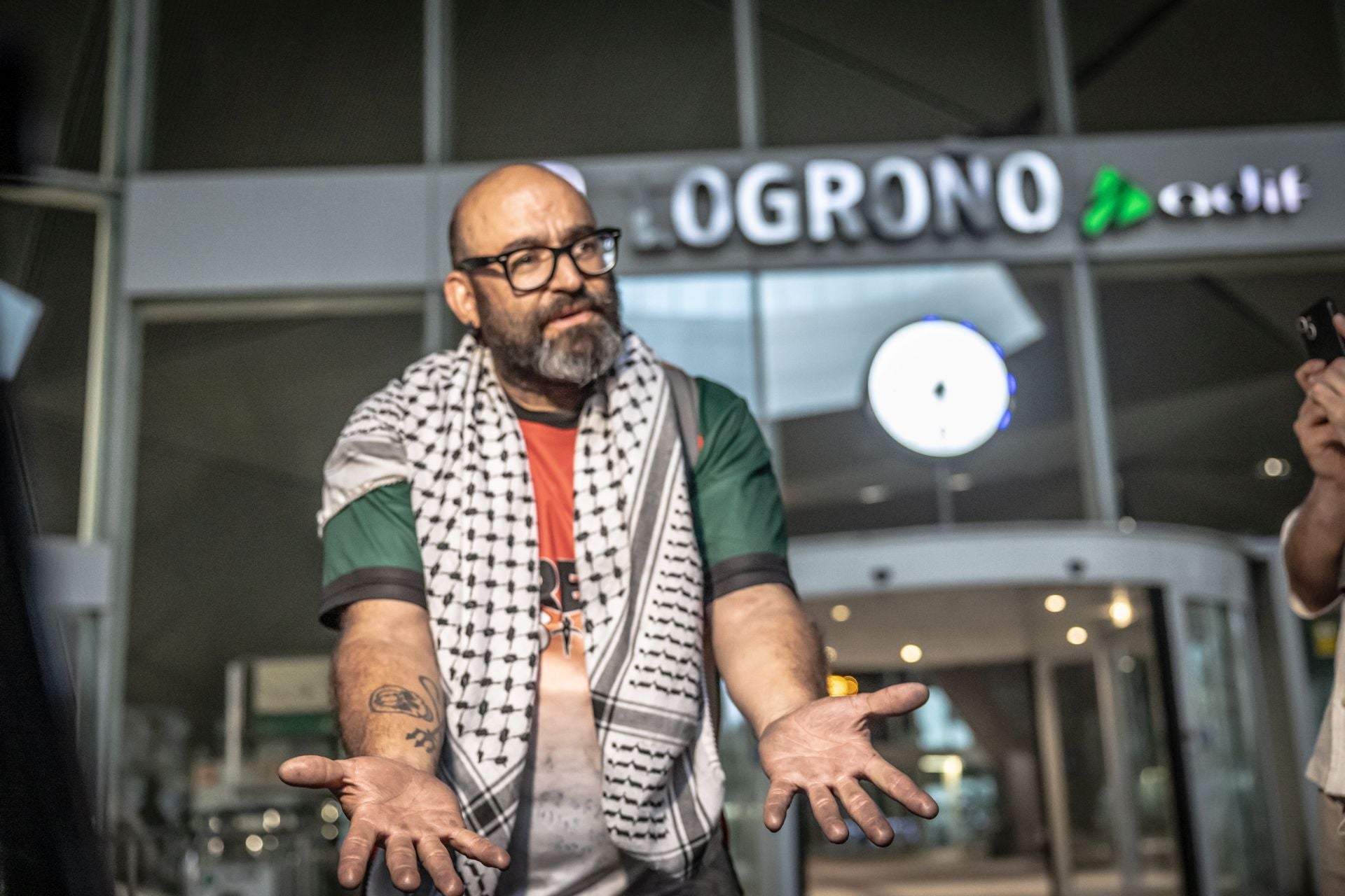 Sergio Toribio, a su llegada a Logroño, después de dos jornadas de angustia retenido por Israel por llevar ayuda a Gaza.