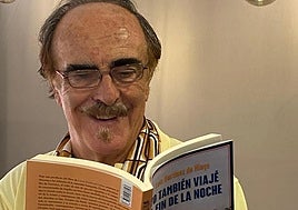 Luis Martínez de Mingo, con su libro.