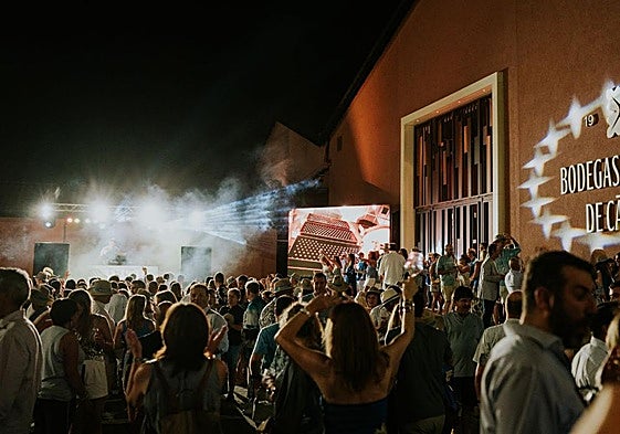 Fiesta hasta entrada la madrugada en Marqués de Caceres