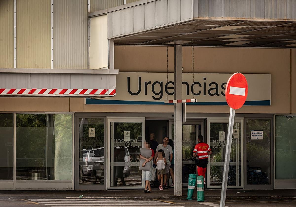 Acceso a Urgencias de Hospital San Pedro.