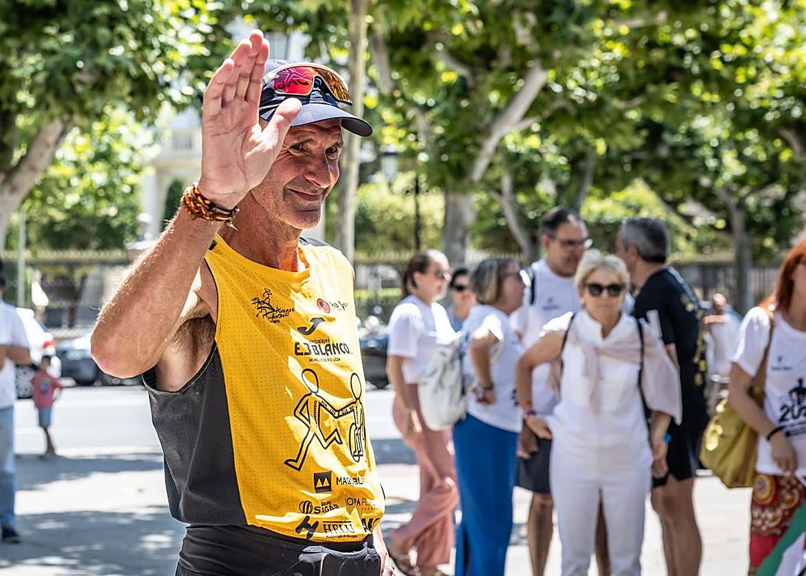 Fernando Magaldi saluda a su llegada a El Espolón, este miércoles a primera hora de la tarde.
