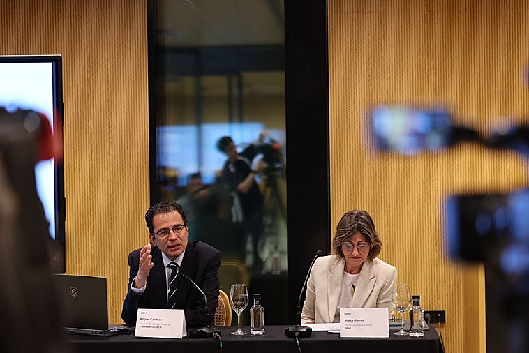 Miguel Cardoso y Marta Alonso, en la presentación del estudio