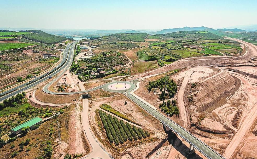 Panorámica aérea de las obras de la Ronda Sur de Logroño en 2022.