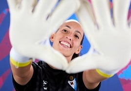 María Miralles, nueva portera del DUX Logroño, en el 'media day' de la Liga F con la elástica del Eibar.