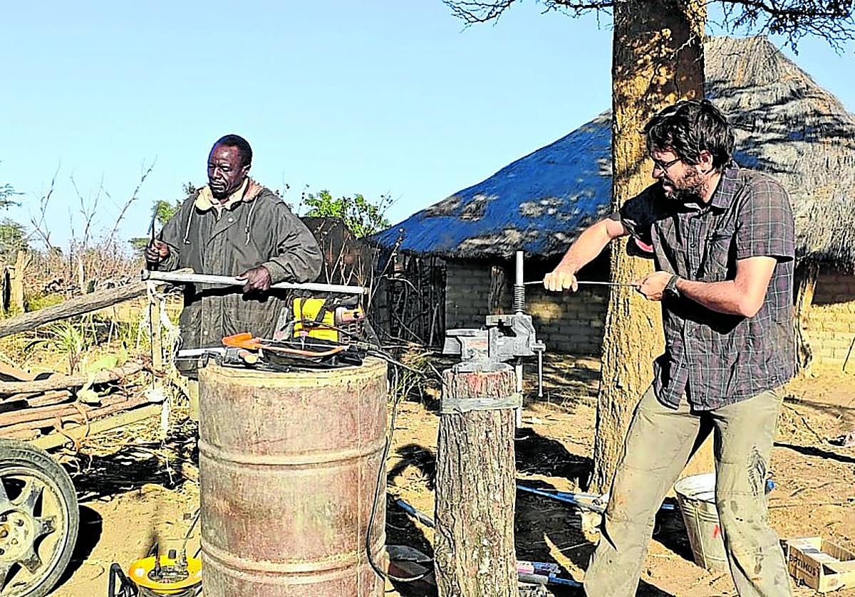El cooperante alfareño Jaime Aguirre ha promovido con TADeH una Unidad Móvil de Formación en Agua, Saneamiento e Higiene para llevar sus pozos artesanales a más aldeas.