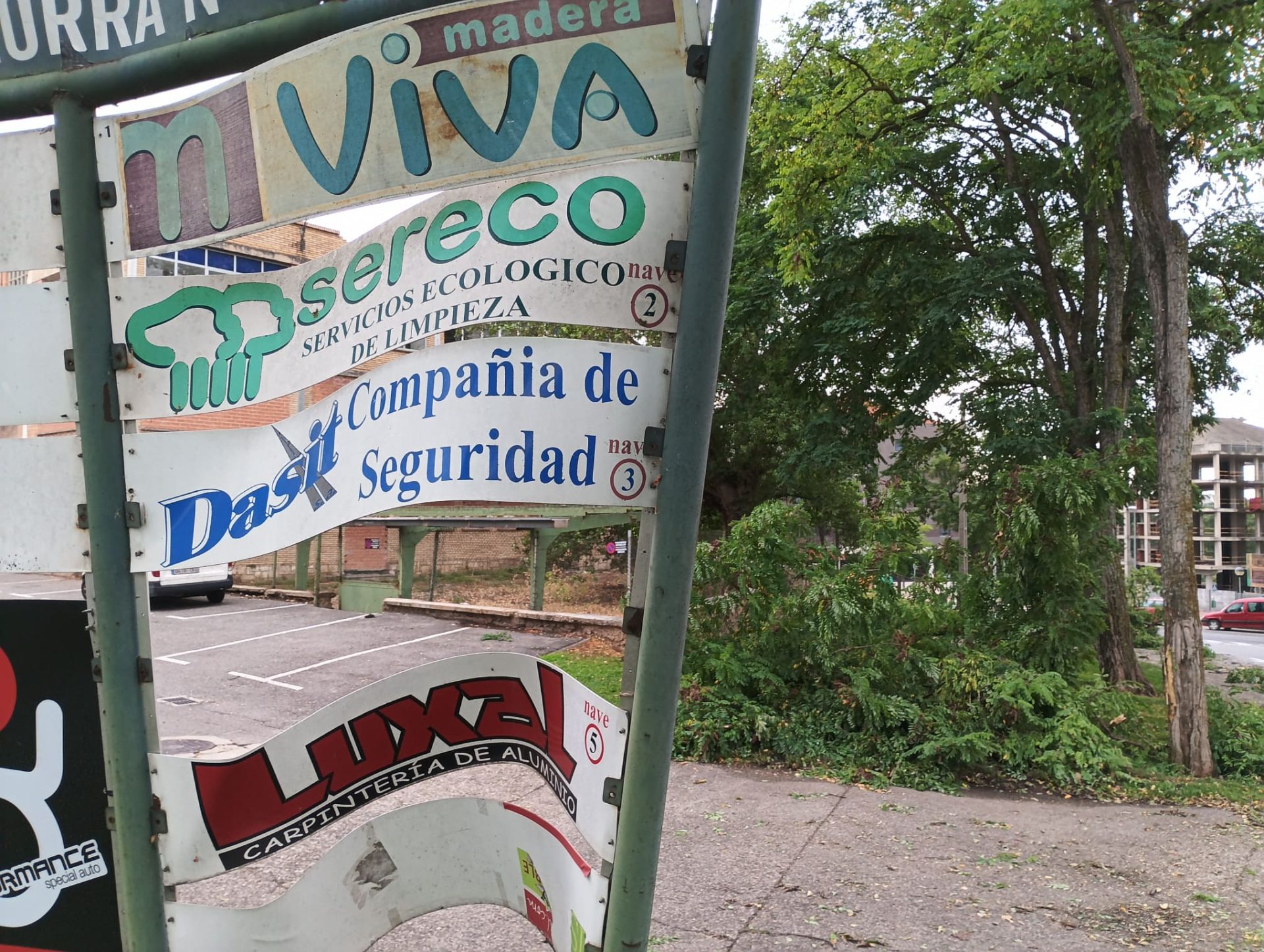 Bastantes daños en la masa arbórea de Varea, que tuvo que cerrar algunas calles