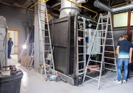 Obras para la instalación de la maquinaria del nuevo horno crematorio.
