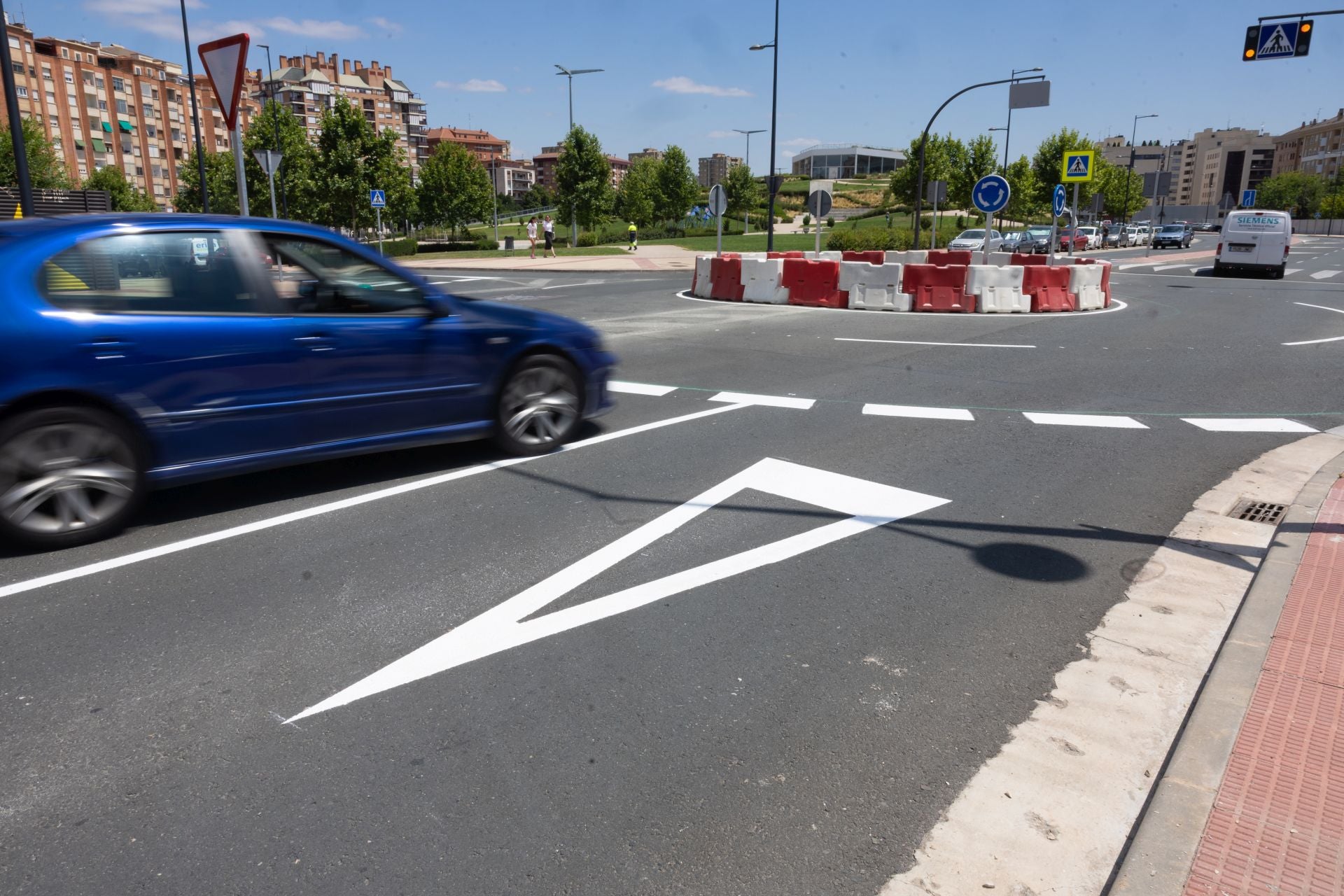 La rotonda en Miguel Delibes con Hermanos Hircio ya está en servicio