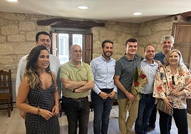 El nuevo alcalde de Rodezno, Nicolás Pérez, ha estado arropado por buena parte de la cúpula de su partido en La Rioja.