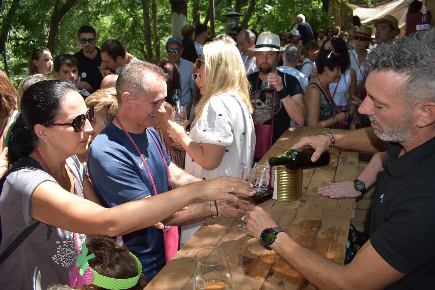 La VI Enoexperiencia llenó de público el Barrio de las Bodegas de Quel.