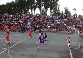 Los jugadores de Restaurante La Fonda abrieron distancia en la primera parte con tres goles.
