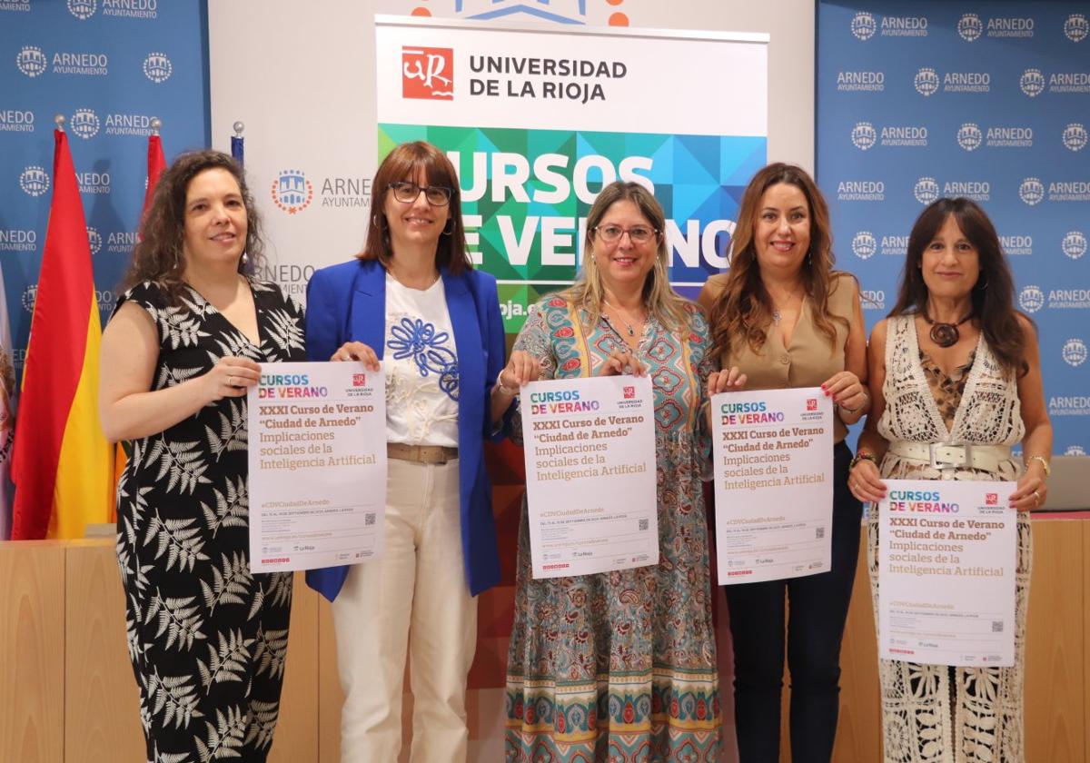 Ayuntamiento y UR presentaron ayer esta edición de los cursos.