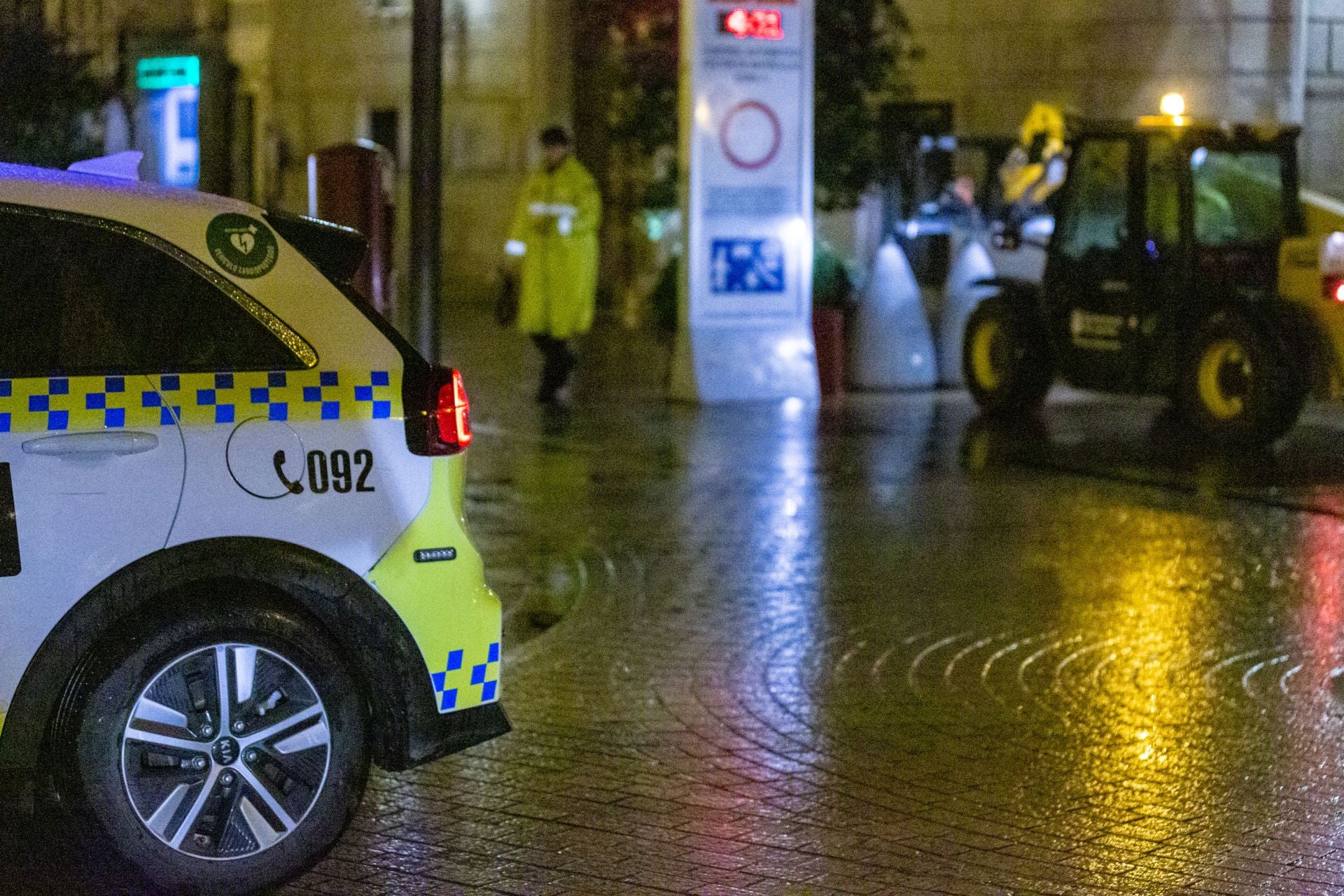 Coche policial en el centro de Logroño.