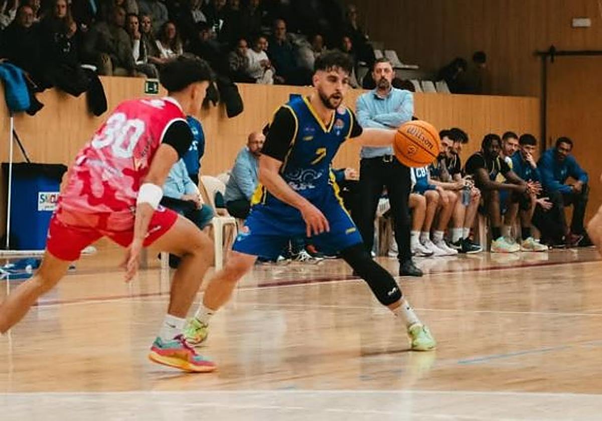 Iker Montero, en un partido con el Salou.