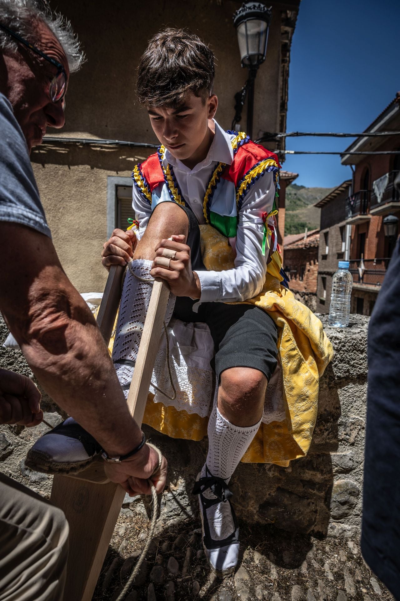 La bajada de los danzadores de Anguiano, en imágenes