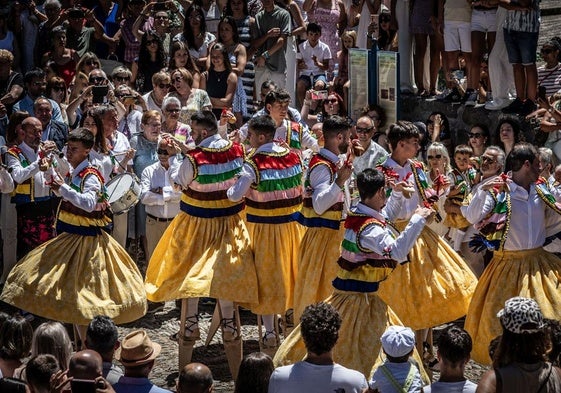 La bajada de los danzadores de Anguiano, en imágenes
