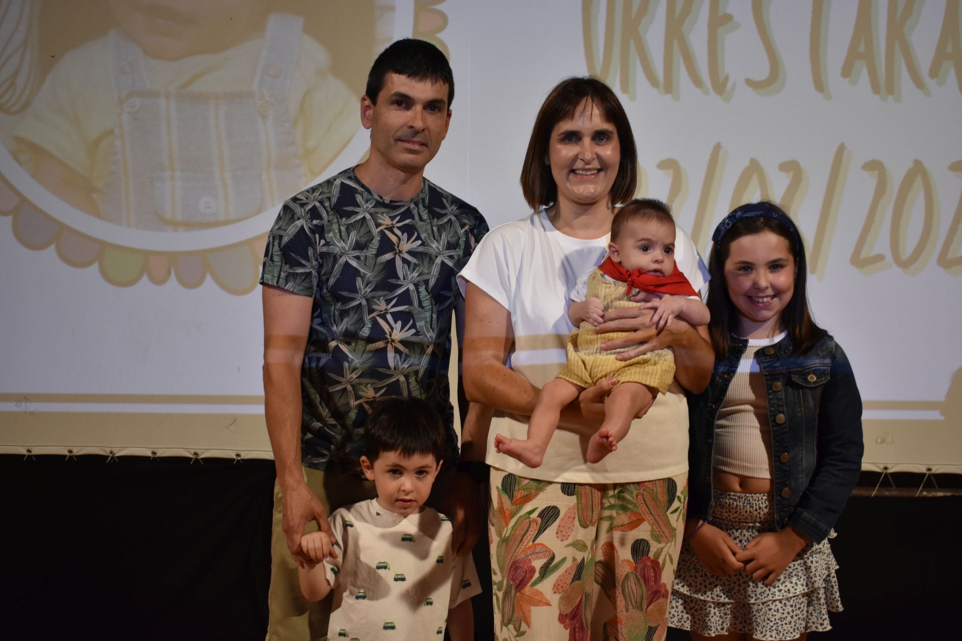 Imposición de pañuelos en Cervera a bebés y mayores