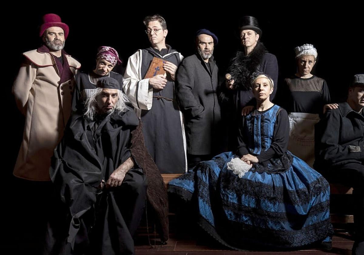 Actores de Bambalúa Teatro que interpretan 'Inquietante'.