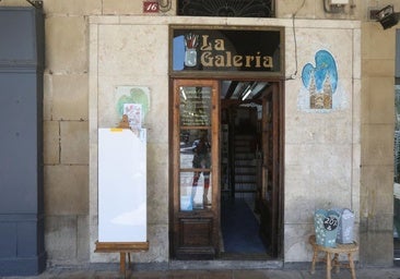 La plaza del Mercado pierde su último comercio con el cierre de La Galería