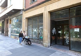 Comercios cerrados en la calle Presidente Calvo Sotelo