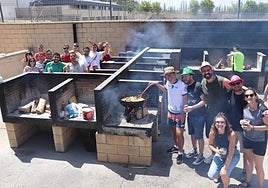 Ambiente prefestivo en el polideportivo