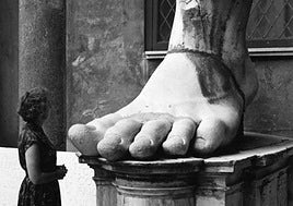 Pie de Constantino 'el Grande'.