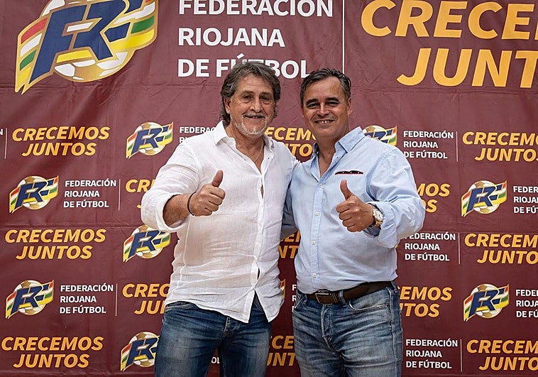 Gustavo Sáenz, a la derecha de la imagen, celebra el triunfo junto a Enrique Martínez y Raúl Ruiz.