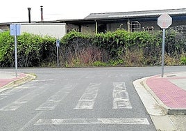 La señalización desgastada en Entrena, hoy en La Guindilla.