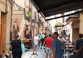 La Policía ha acordonado la zona de alrededor del bar.