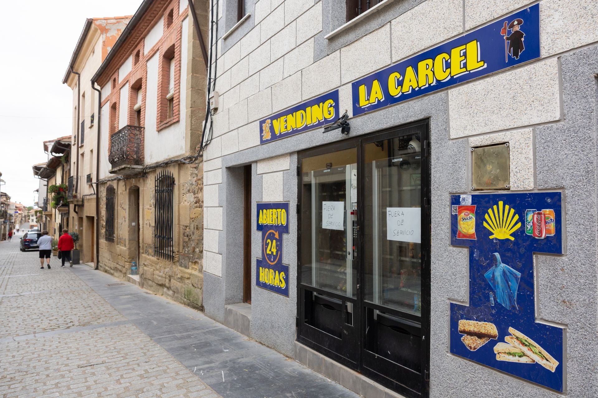 Peregrinos que hacen camino al andar